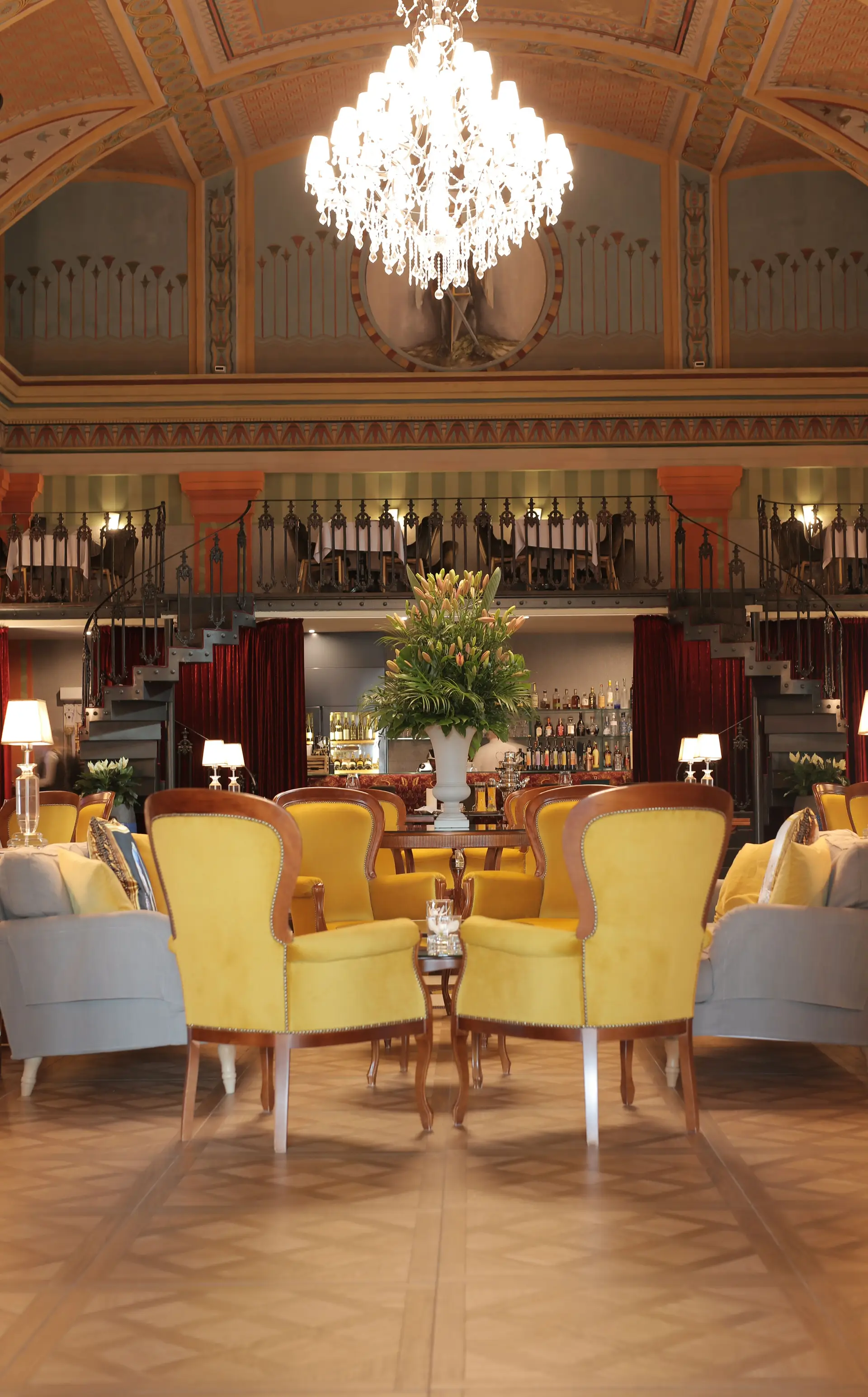 Elegante Lounge mit gemütlichen Sitzgelegenheiten